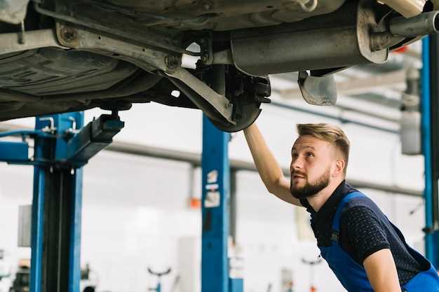 Поднятие автомобиля и снятие колес